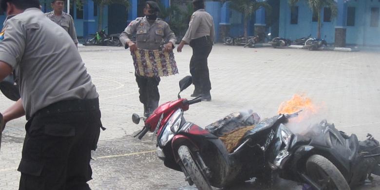 2113214motor-dibakar780x390